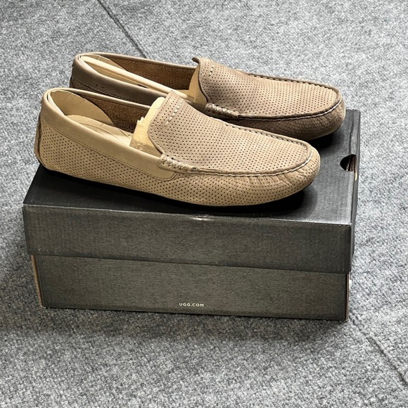 NIB UGG Mens 8 Henrick Perforated Leather Driving Moccasins Taupe Loafer 1010639 - Picture 3 of 11